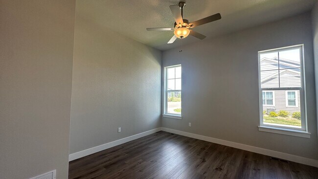 Building Photo - Great Townhouse in Loveland