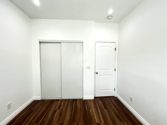 Building Photo - 1057 Circle City Dr
