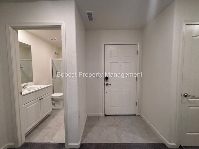 Building Photo - Large Home in Dayton with Mother In Law Quarters