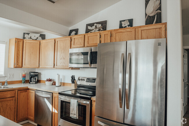 Building Photo - 5951 Ridgelake Cir