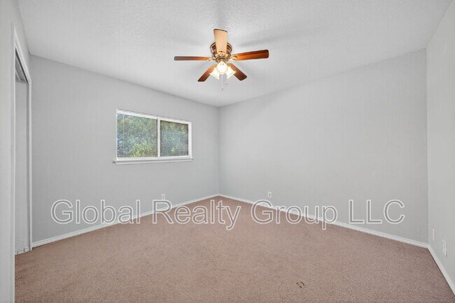 Building Photo - 215 Chisholm Trail