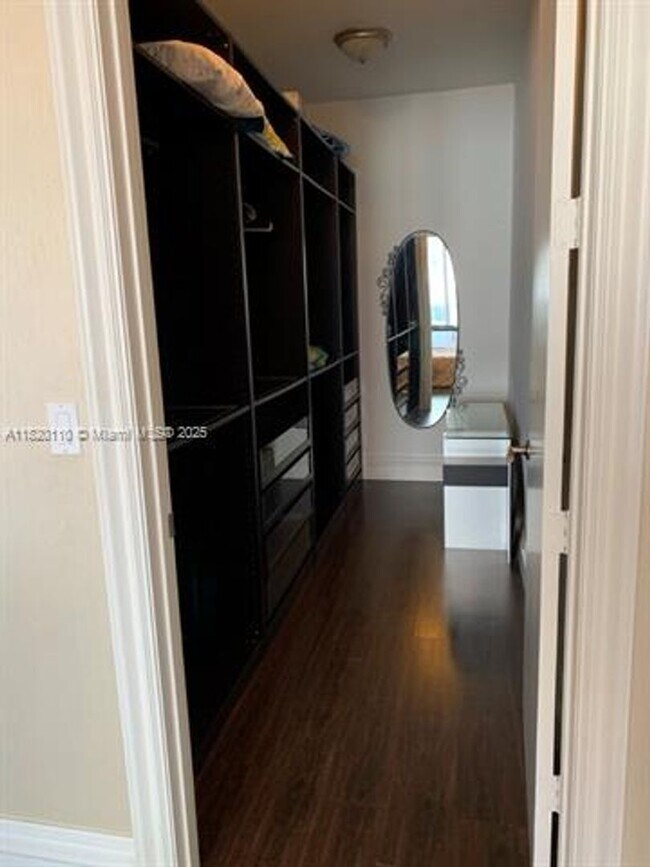 Building Photo - 16001 Collins Ave