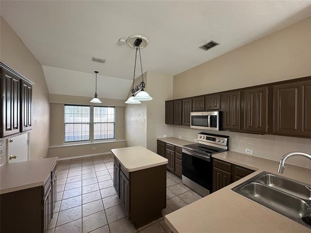 Building Photo - 10701 Nashville Dr
