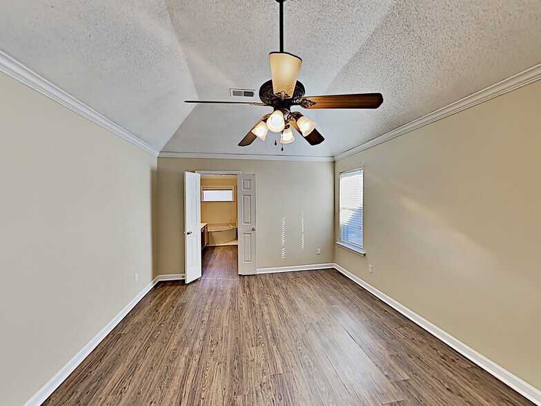 Building Photo - 1146 Red Fern Cir E