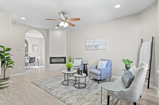 Building Photo - Contemporary Comfort Meets Convenience in ...