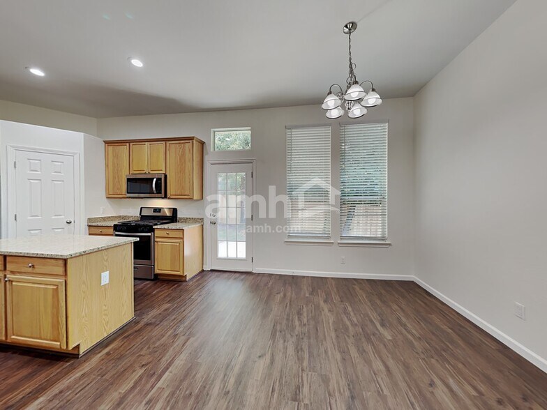 Building Photo - 2313 Highland Crossing Dr