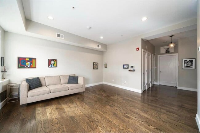 Building Photo - 126 Delaware Ave