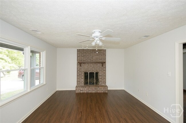 Building Photo - 147 VFW Dr