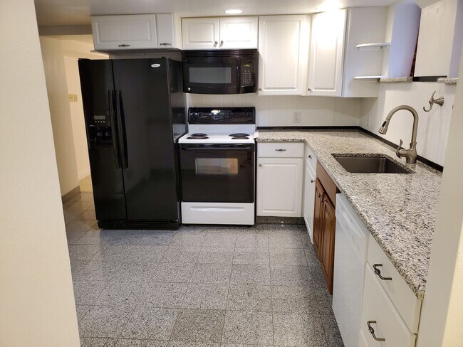 Building Photo - Cute, Quiet and Renovated One Bedroom Finished Basement in Eaton