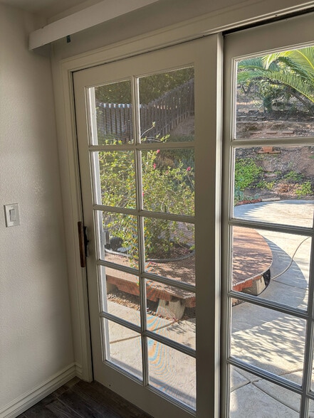 Large bedroom window with views of background - 2950 Berkeley Rd