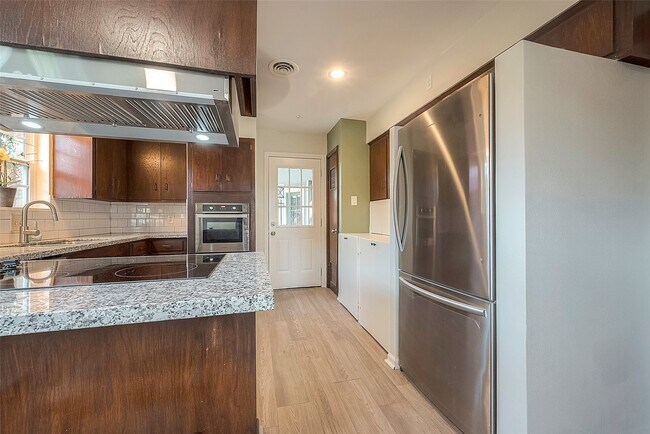 Building Photo - 7810 Locke Ln
