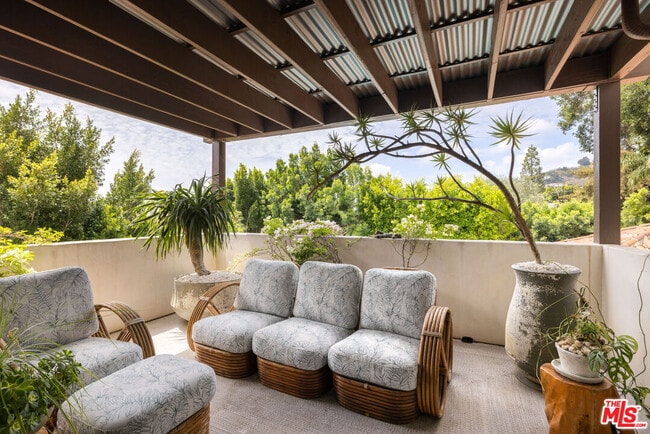 Building Photo - 1745 N Vista St