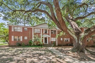 Building Photo - 608 Carol Marie Dr