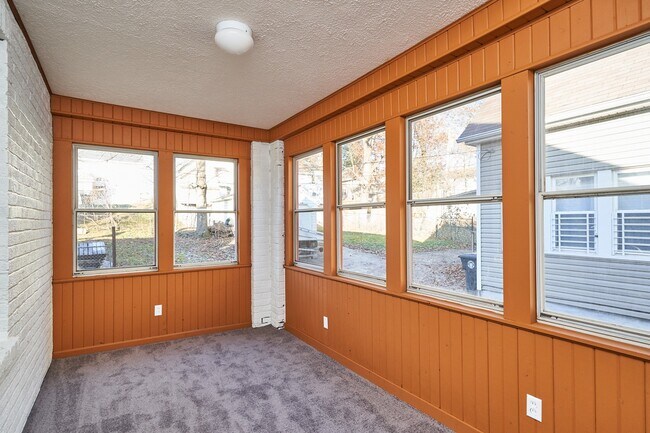 Building Photo - Large Firestone 4 Bed Brick Home