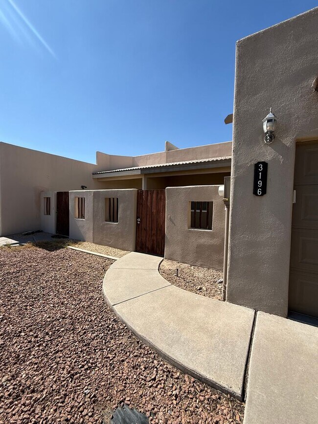 Building Photo - Beautiful 2 Bedroom/2 Bath W/ Office