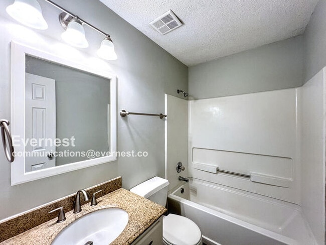 Building Photo - 3525 Dorchester Dr