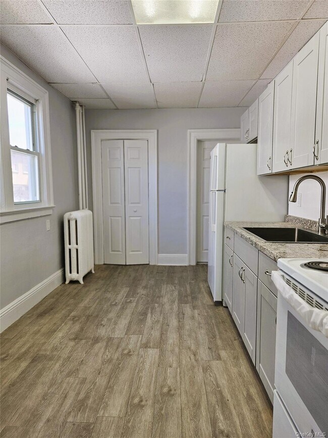 Building Photo - 56 4th Ave