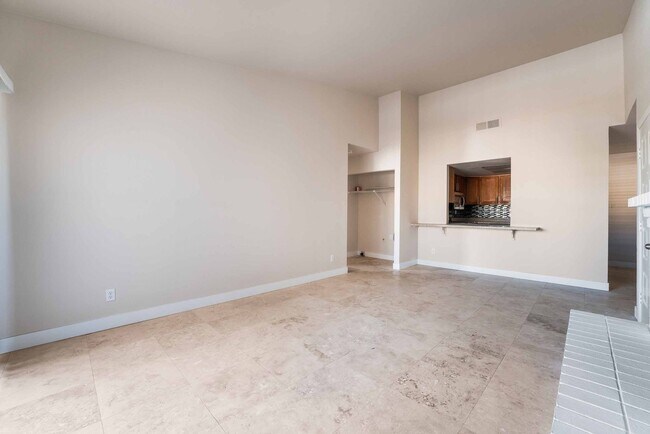 Building Photo - Charming 2-Bedroom Condo!