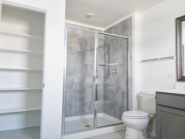Building Photo - 3865 Bentwood Way