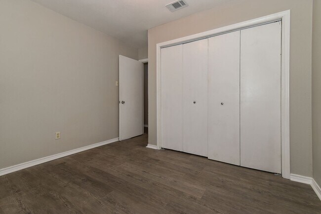 Building Photo - PEPERPORT.3914/3916