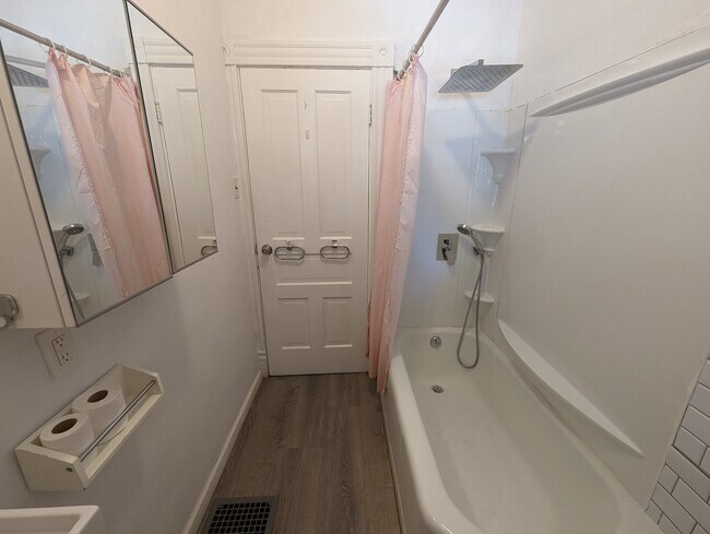 Building Photo - 2630 Oregon Ave