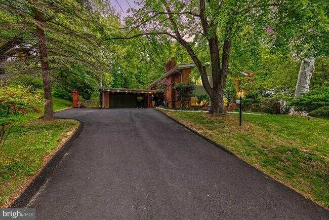 Building Photo - 6306 Beachway Dr