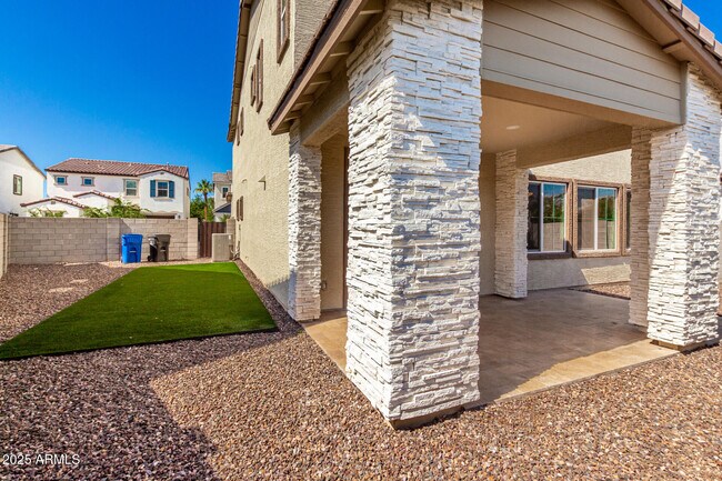 Building Photo - 1531 W Sierra Vista Dr