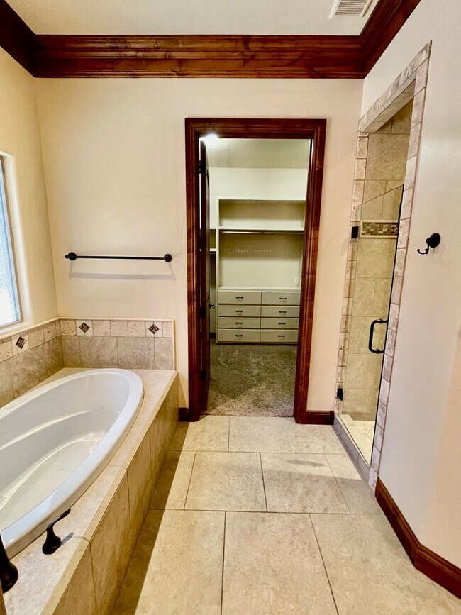 Building Photo - Beautiful Pet-Friendly Home on Green Springs Golf Course