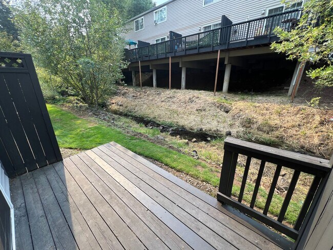 Building Photo - Two Bedroom Townhouse in South Salem with ...