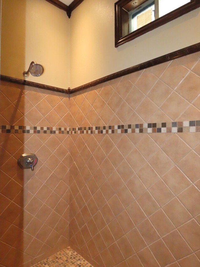 Building Photo - Quaint West Side  3 bedroom 2 Bath Home!