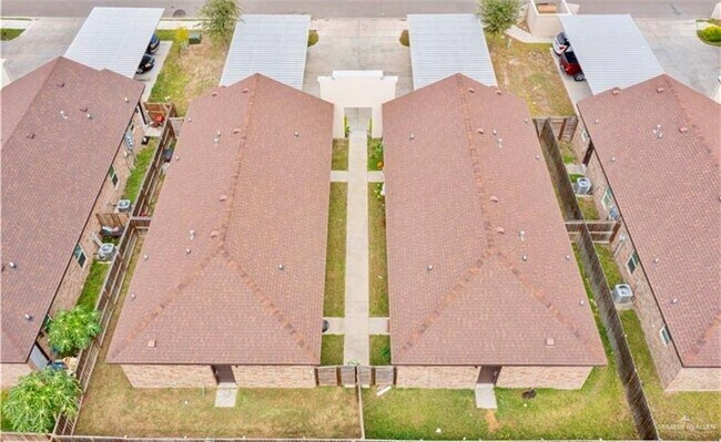 Building Photo - 18 Valeria St