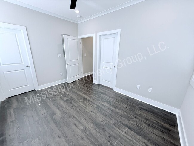 Building Photo - 1405 Pleasant Dr
