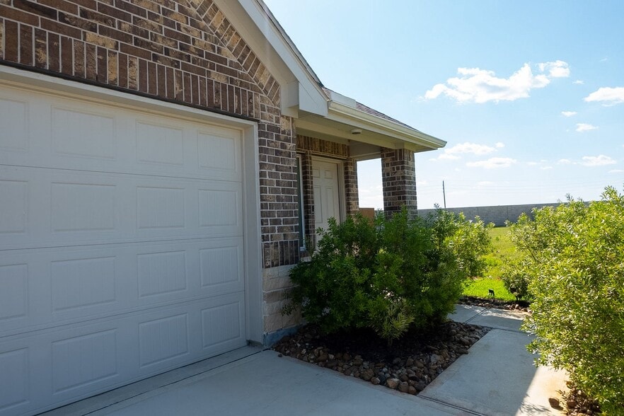 Building Photo - 5108 Marcasca Dr