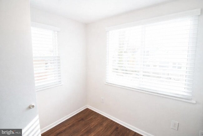 Building Photo - 2607 Hamlin St NE