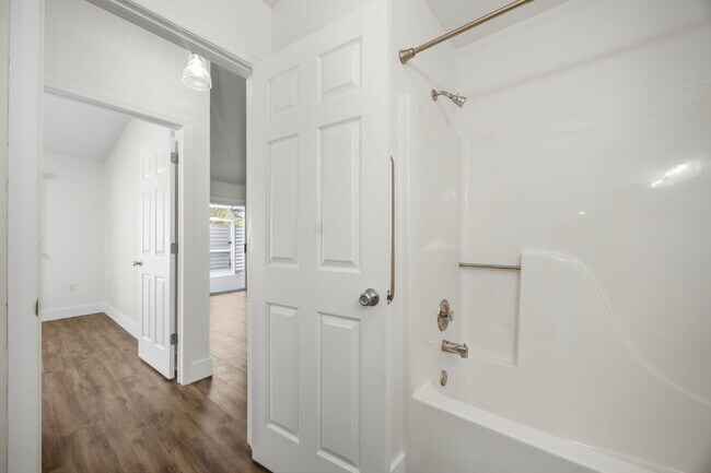 Building Photo - "Stylish Punta Gorda villa : 2-Bed, 2-Bath completely remodeled and is ready for you!!