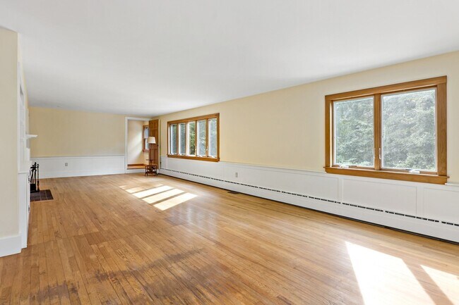 Building Photo - 1 Fern Ln