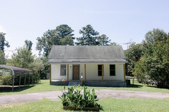 Building Photo - 213 Noble St