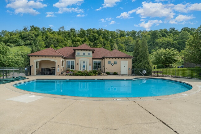 Building Photo - 2215 Rolling Hills Dr
