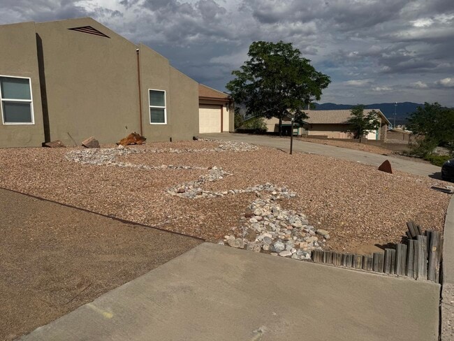 Building Photo - 4765 Limestone Dr NE