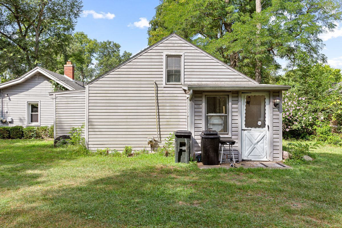 Building Photo - 2550 Loon Lake Rd