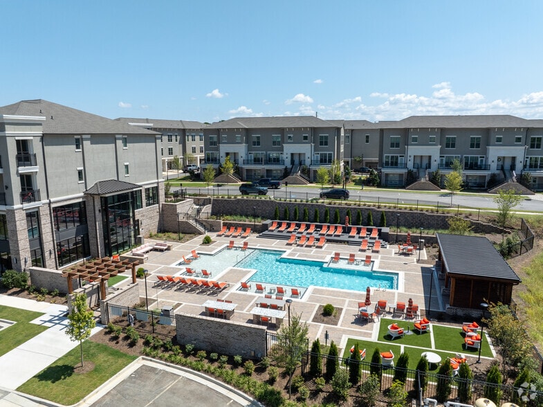 Pool - The Heights at Ridgewalk Apartments