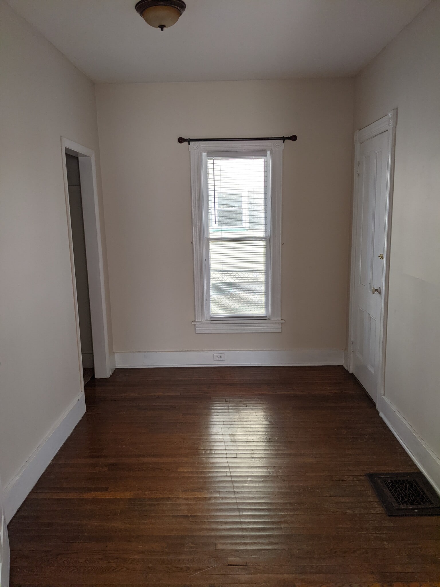 Building Photo - 107 N Elmira St