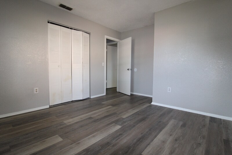 Building Photo - 2105 Blossom Ct