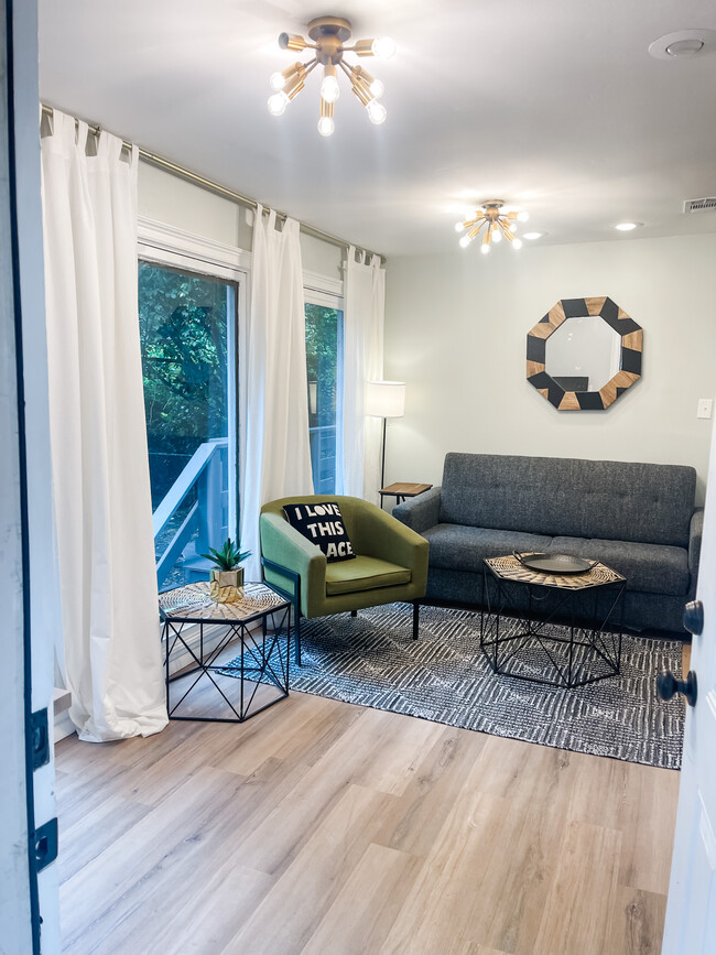 Building Photo - Furnished 2 bed 1 bath on 38th