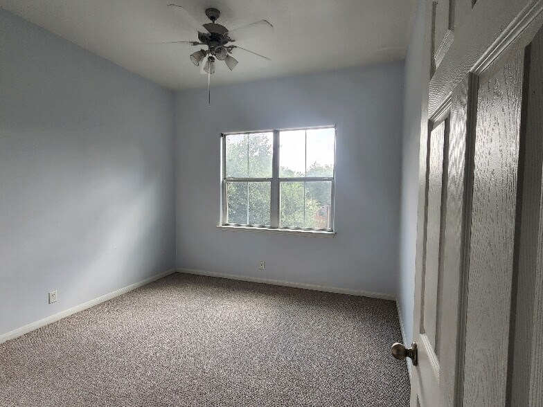 Building Photo - 2416 Allred Dr