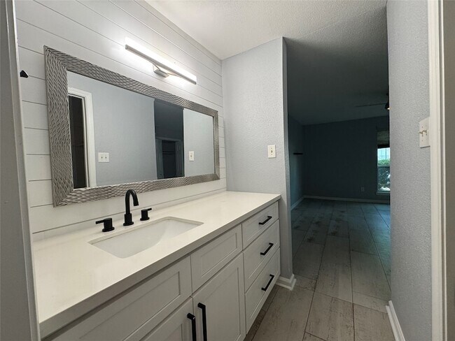 Building Photo - 5005 Georgi Ln