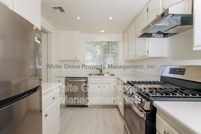 Building Photo - 205 S Redwood Ave