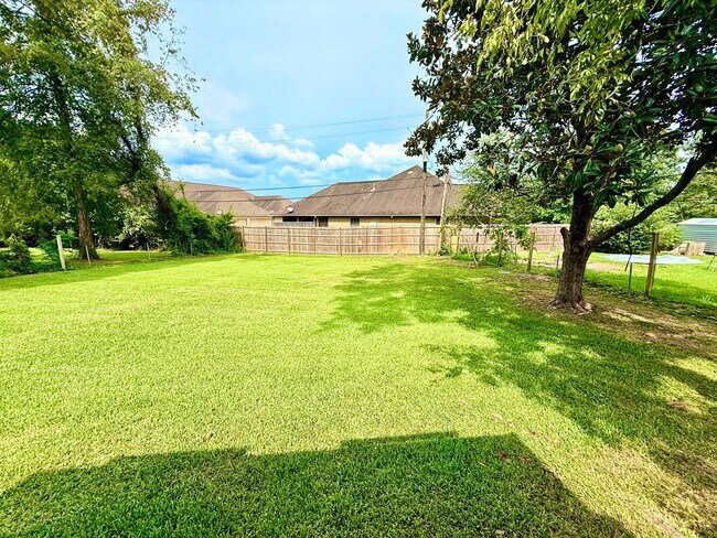 Building Photo - 2235 E Contour Dr