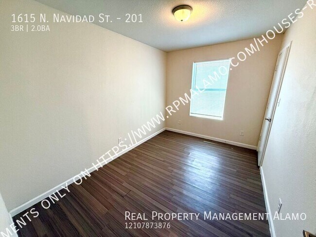 Building Photo - 1615 N Navidad St