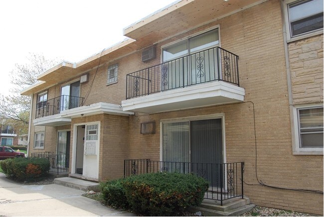 Building Photo - 15210 Chicago Road